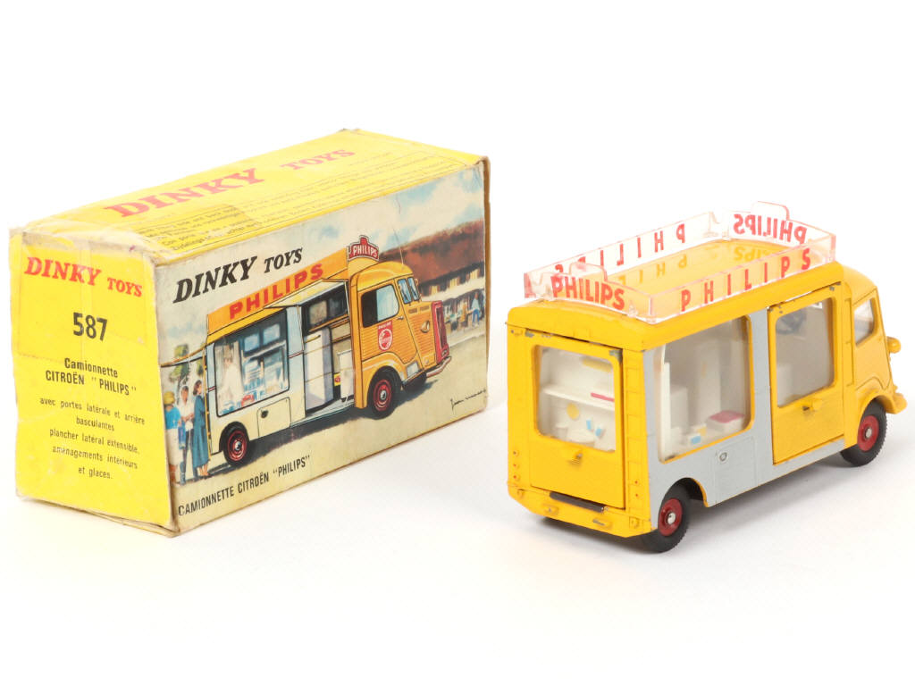 Lot 329 - DINKY TOYS (FRANCE) (1)