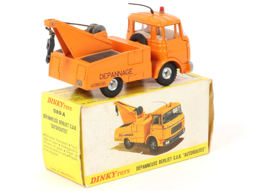 Lot 354 - DINKY TOYS (FRANCE) (1)