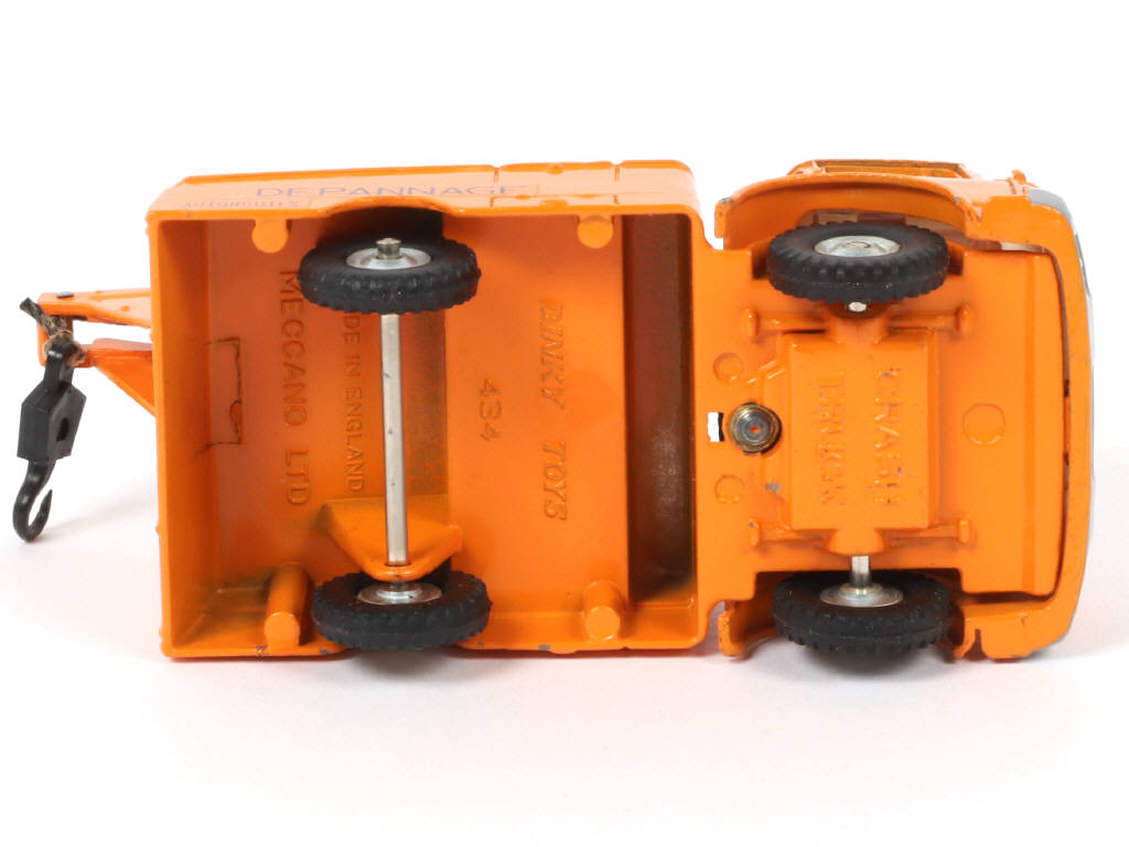 Lot 354 - DINKY TOYS (FRANCE) (1)