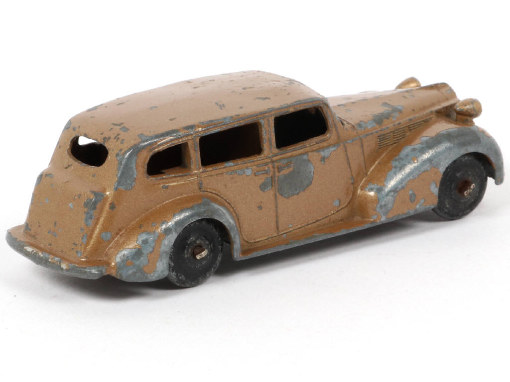 Lot 148 - DINKY TOYS (FRANCE) (1)