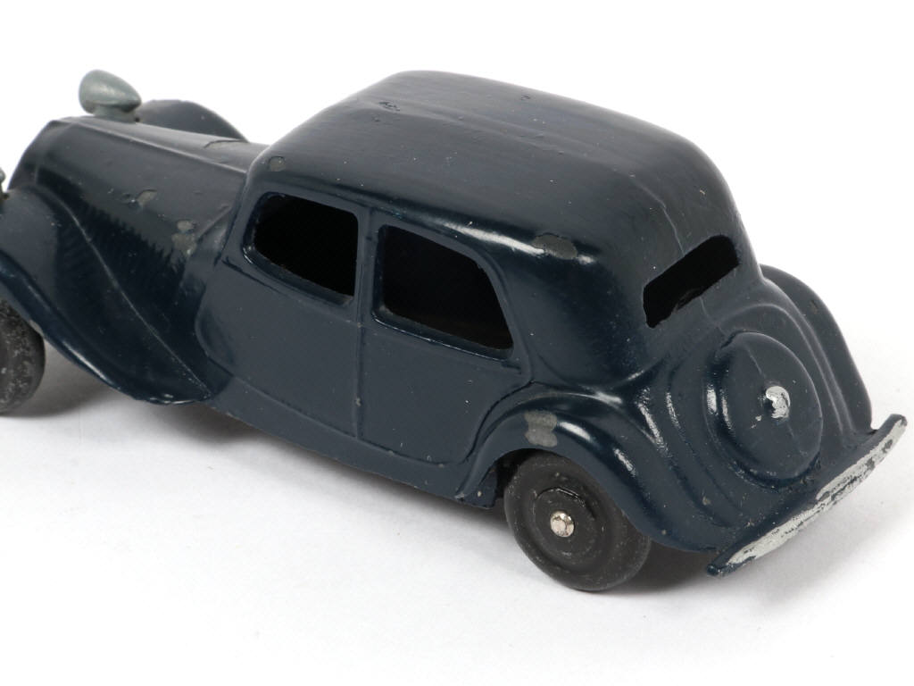 Lot 146 - DINKY TOYS (FRANCE) (1)