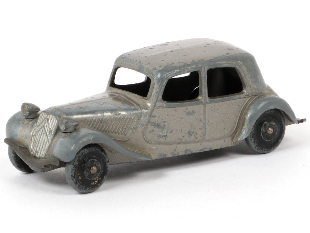 Lot 147 - DINKY TOYS (FRANCE) (1)