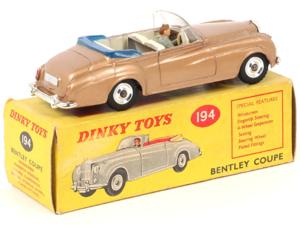 Lot 407 - DINKY TOYS (GB) (1)