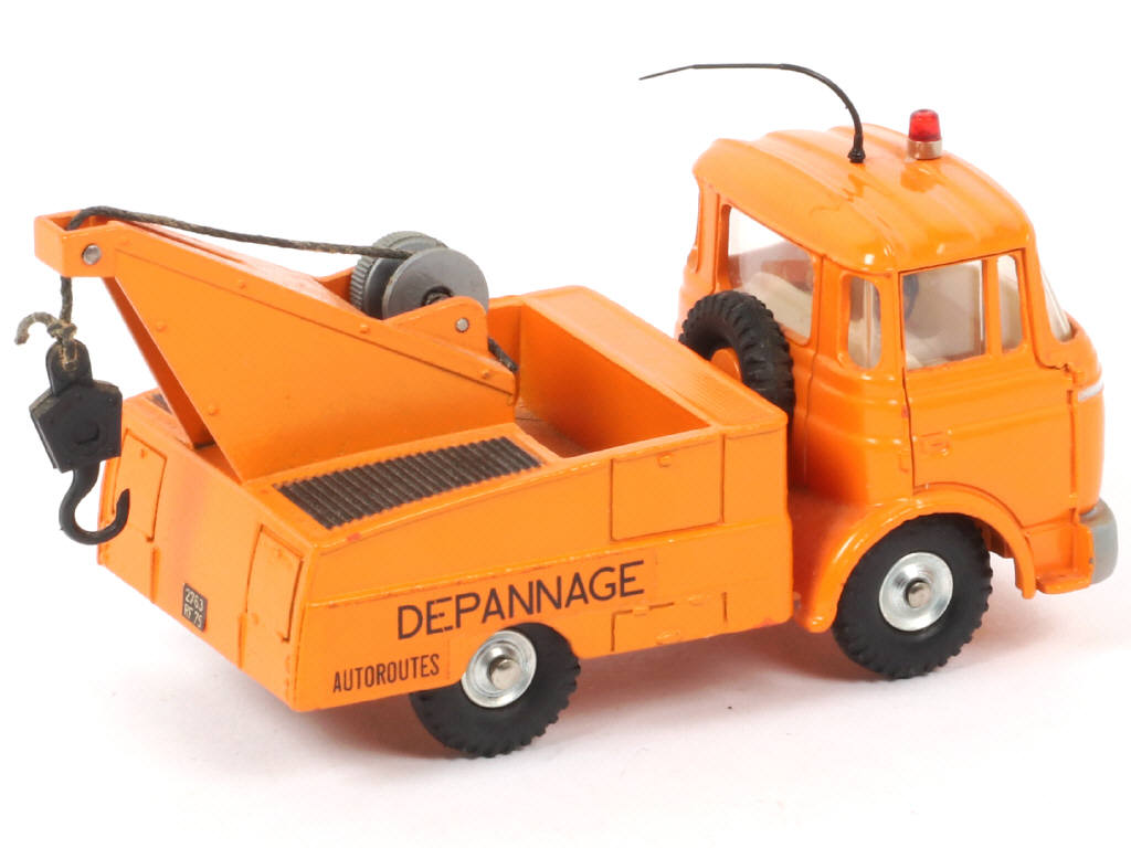 Lot 320 - DINKY TOYS (FRANCE) (1)