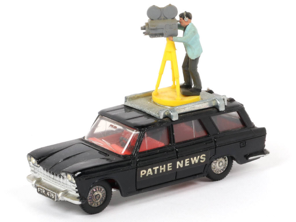 Lot 391 - DINKY TOYS (GB) (1)