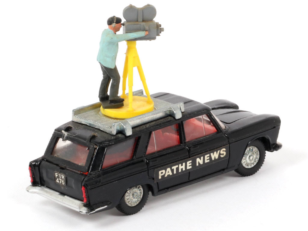 Lot 391 - DINKY TOYS (GB) (1)