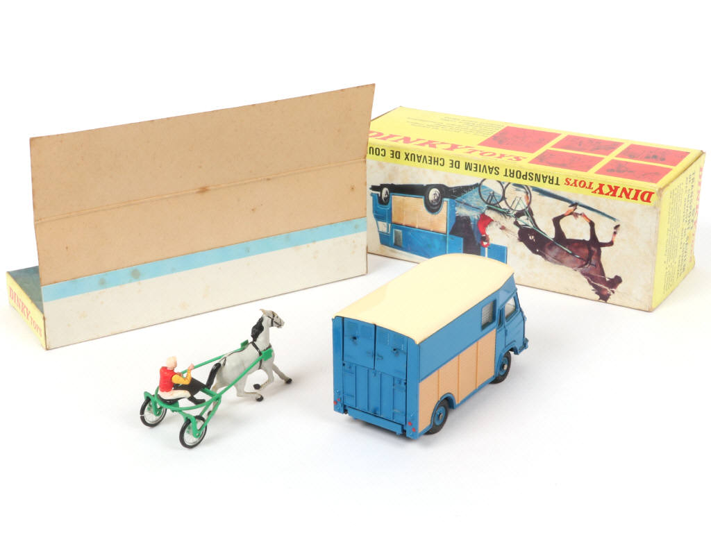 Lot 335 - DINKY TOYS (FRANCE) (1)