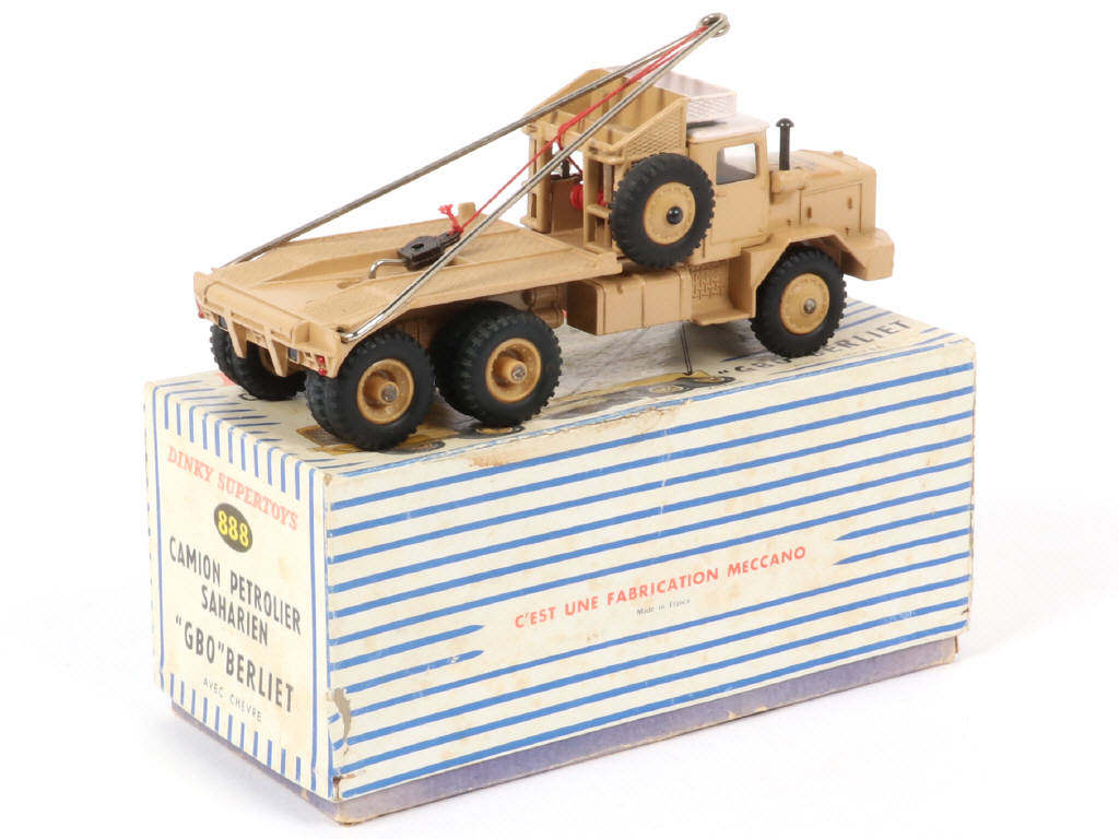 Lot 362 - DINKY TOYS (FRANCE) (1)