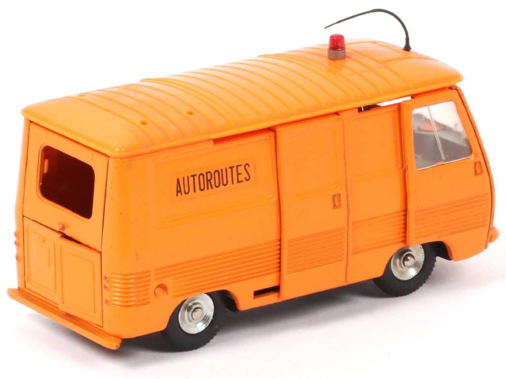 Lot 319 - DINKY TOYS (FRANCE) (1)