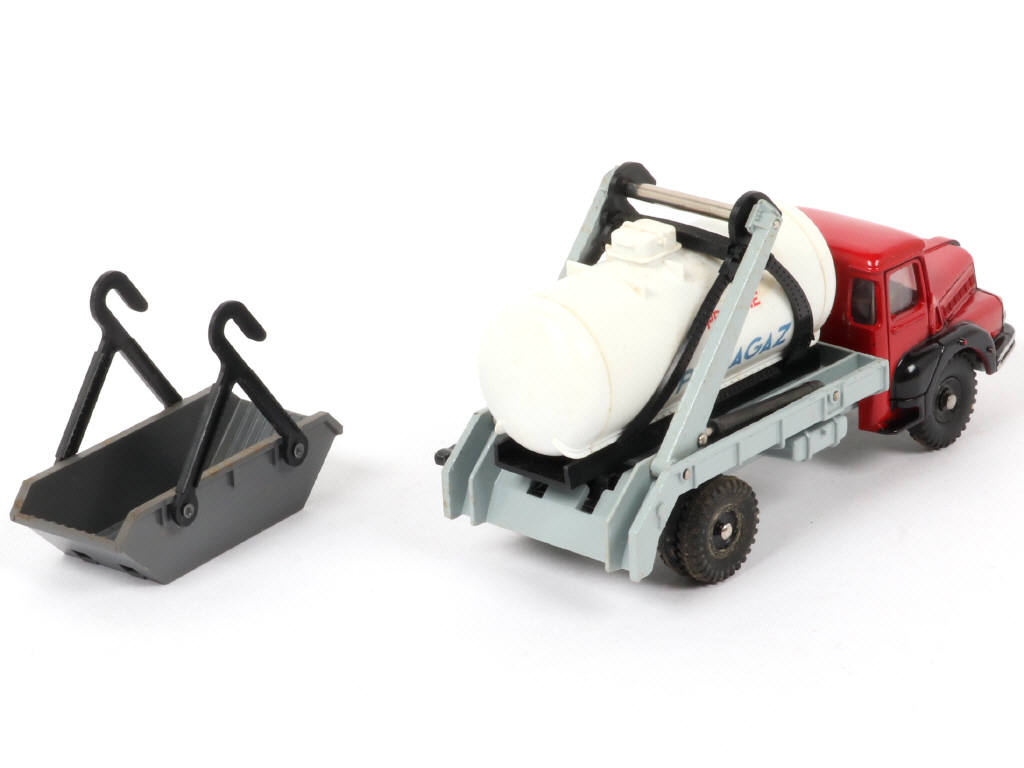 Lot 359 - DINKY TOYS (FRANCE) (1)