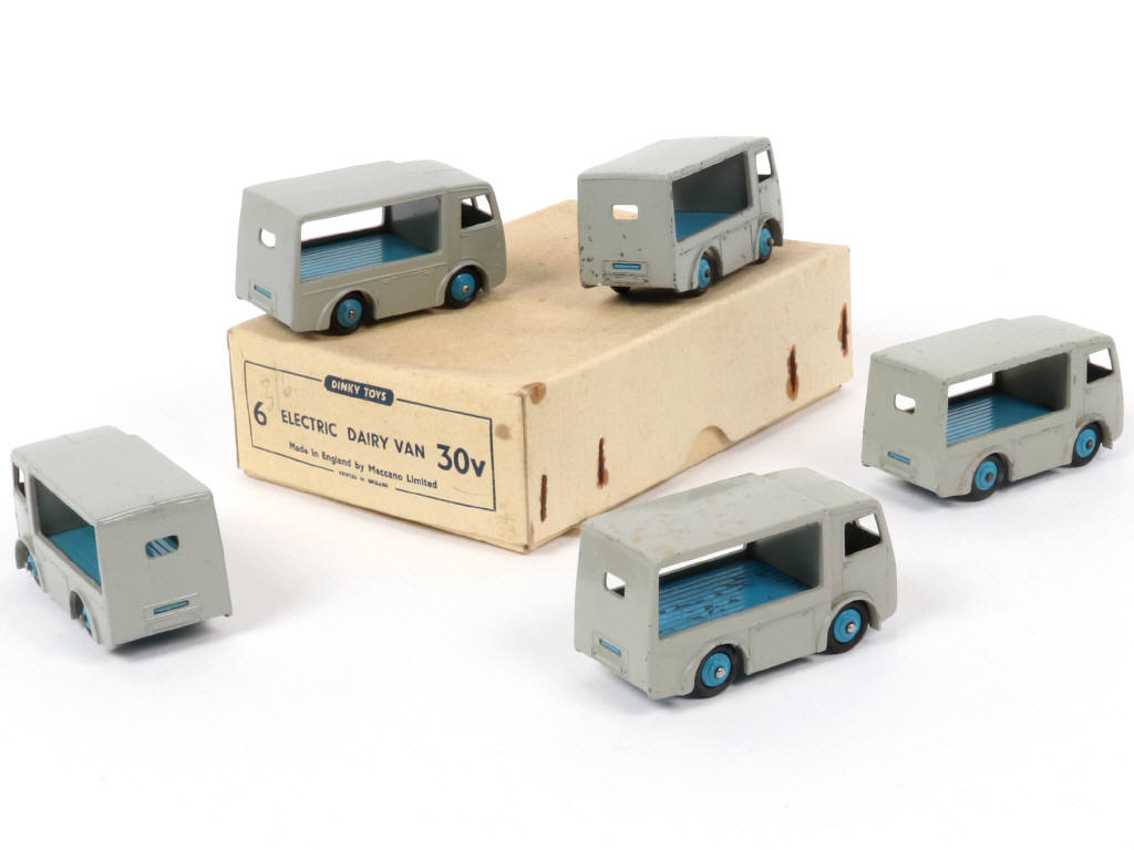 Lot 419 - DINKY TOYS (GB) (1)