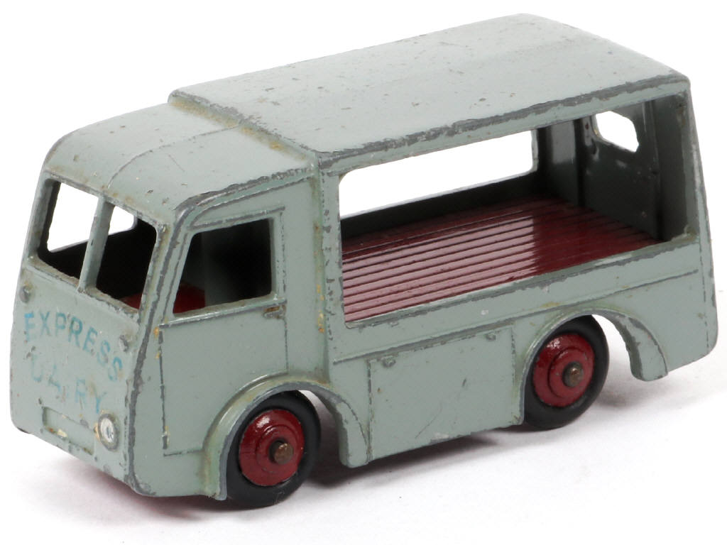 Lot 393 - DINKY TOYS (GB) (1)