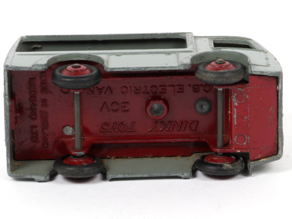 Lot 393 - DINKY TOYS (GB) (1)