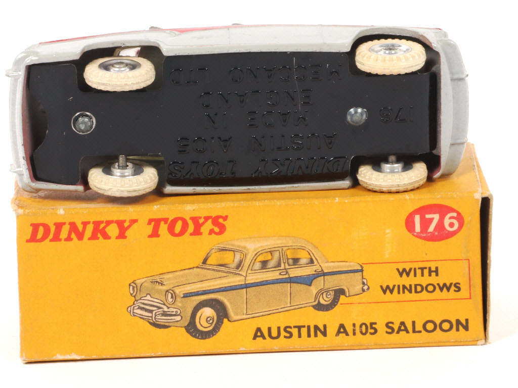 Lot 406 - DINKY TOYS (GB) (1)