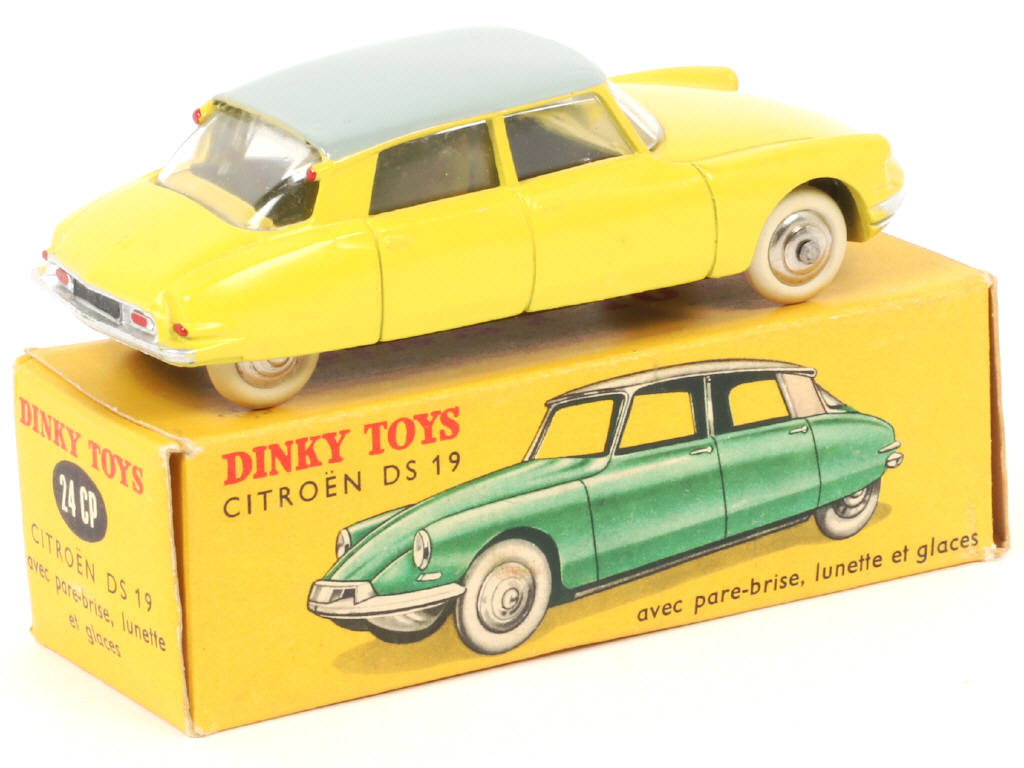 Lot 176 - DINKY TOYS (FRANCE) (1)