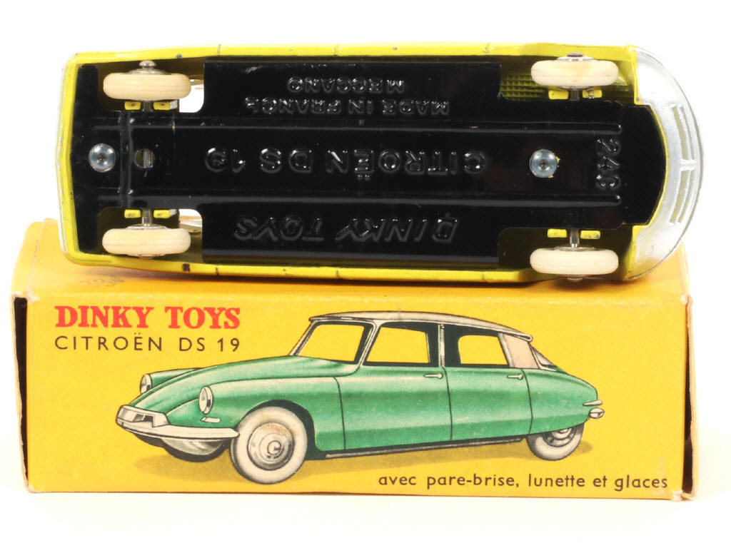 Lot 176 - DINKY TOYS (FRANCE) (1)