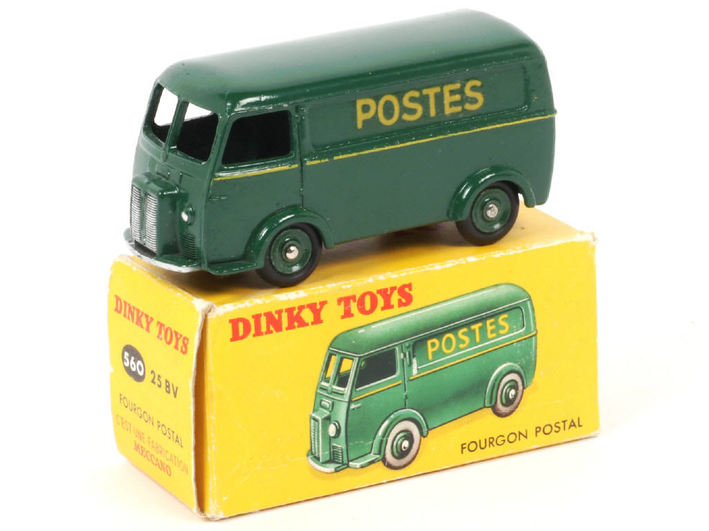 Lot 332 - DINKY TOYS (FRANCE) (1)