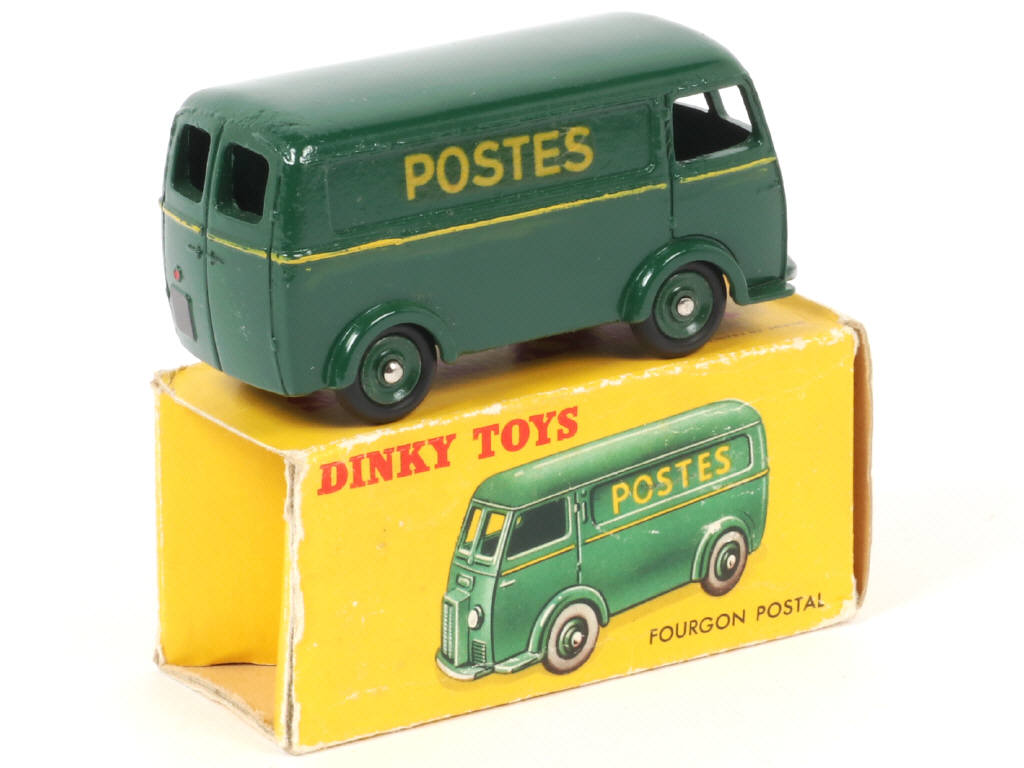 Lot 332 - DINKY TOYS (FRANCE) (1)