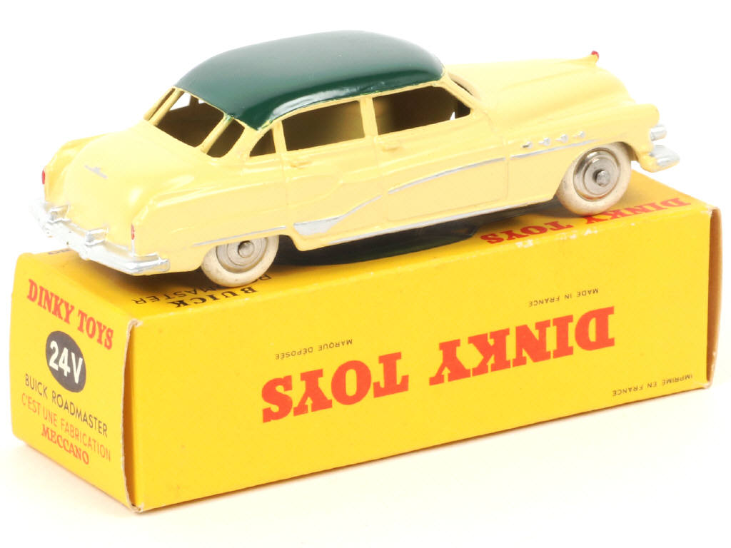 Lot 221 - DINKY TOYS (FRANCE) (1)