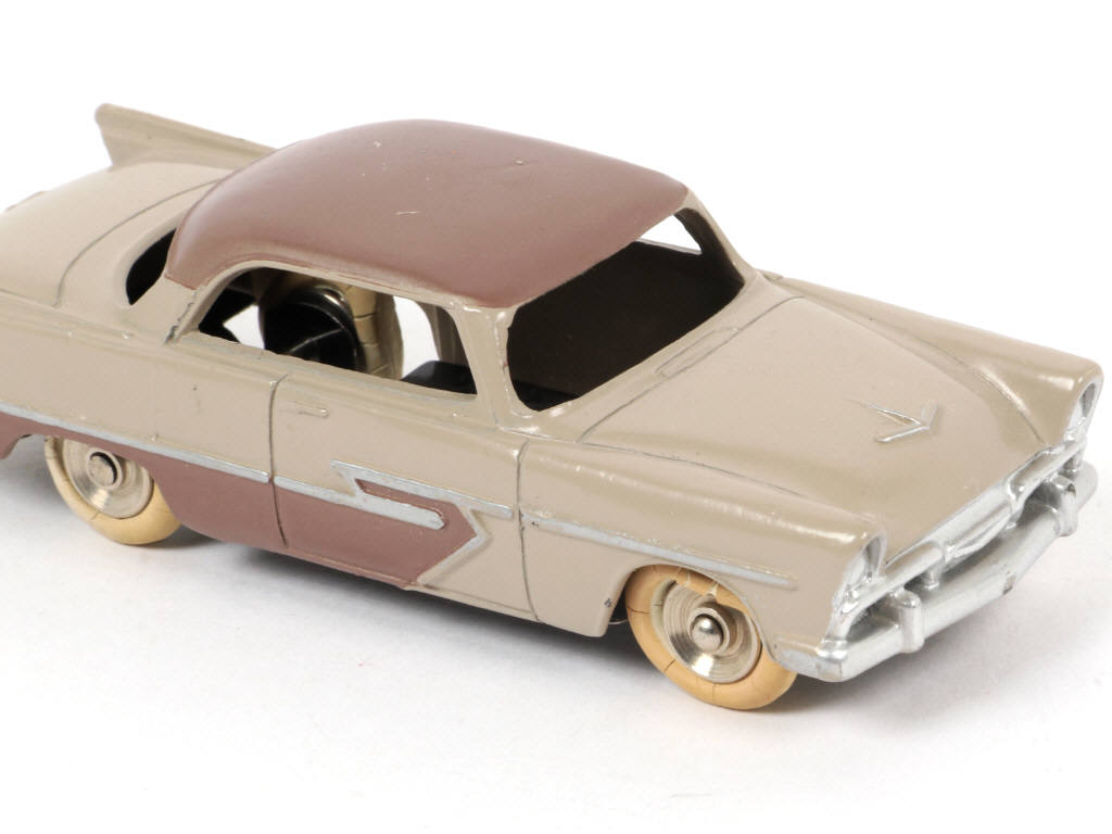 Lot 193 - DINKY TOYS (FRANCE) (1)