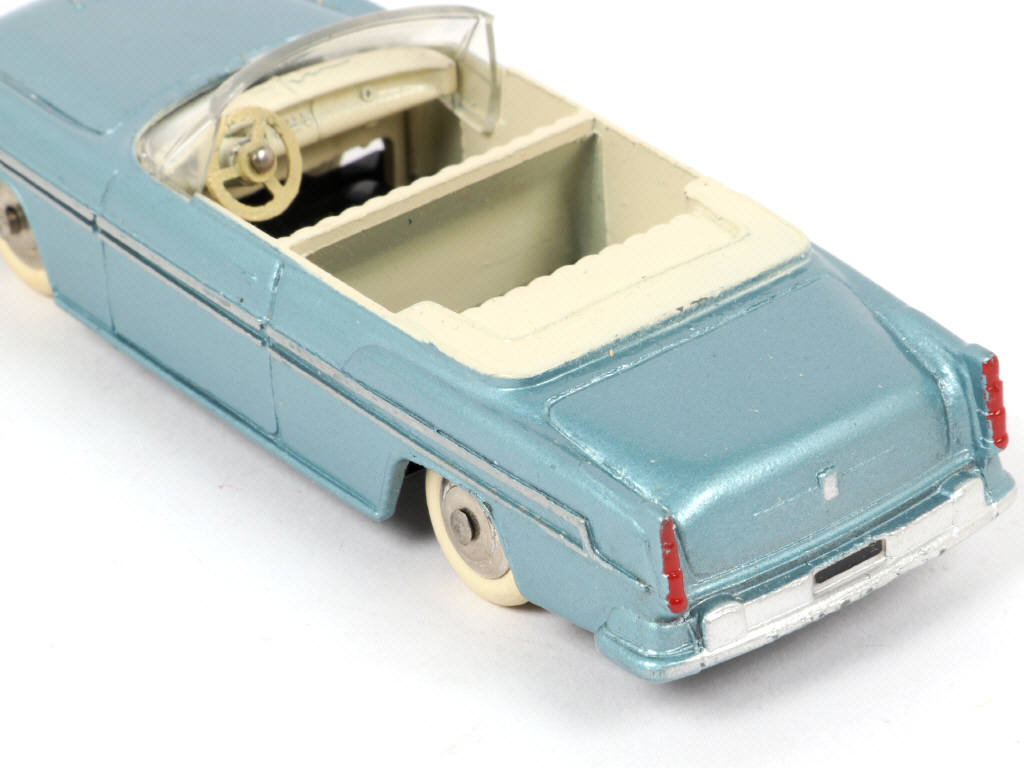 Lot 171 - DINKY TOYS (FRANCE) (1)