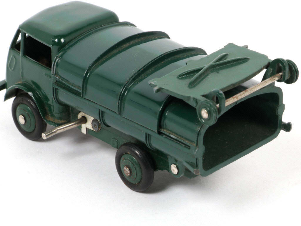 Lot 316 - DINKY TOYS (FRANCE) (4)