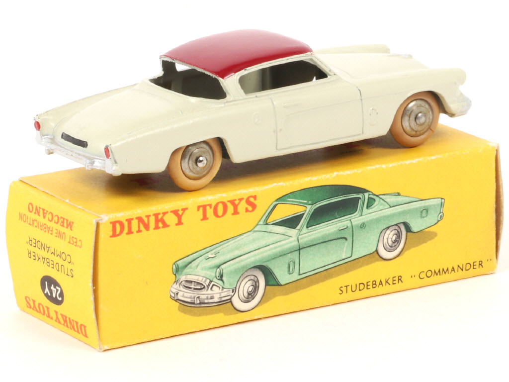 Lot 227 - DINKY TOYS (FRANCE) (1)