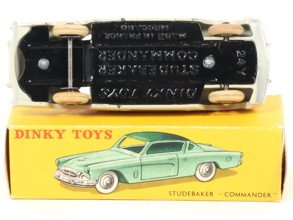 Lot 227 - DINKY TOYS (FRANCE) (1)