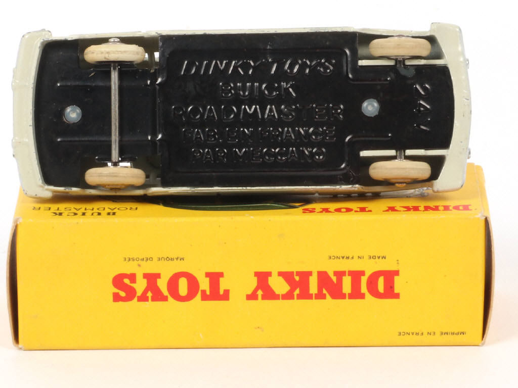 Lot 224 - DINKY TOYS (FRANCE) (1)