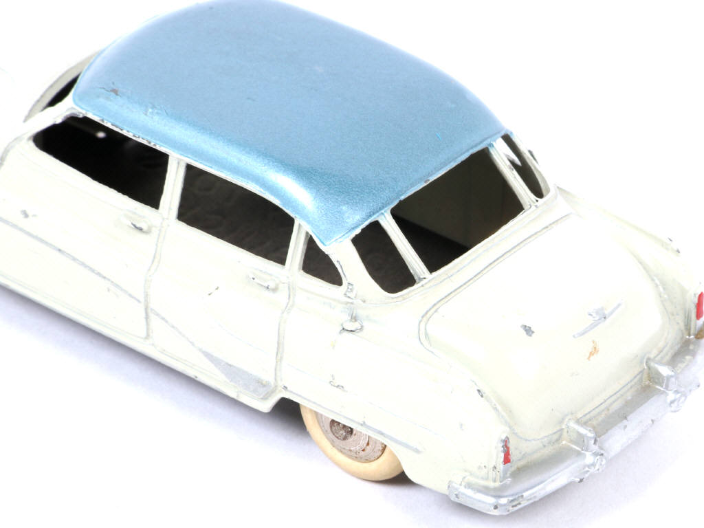 Lot 224 - DINKY TOYS (FRANCE) (1)