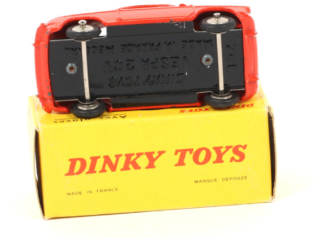 Lot 201 - DINKY TOYS (FRANCE) (1)