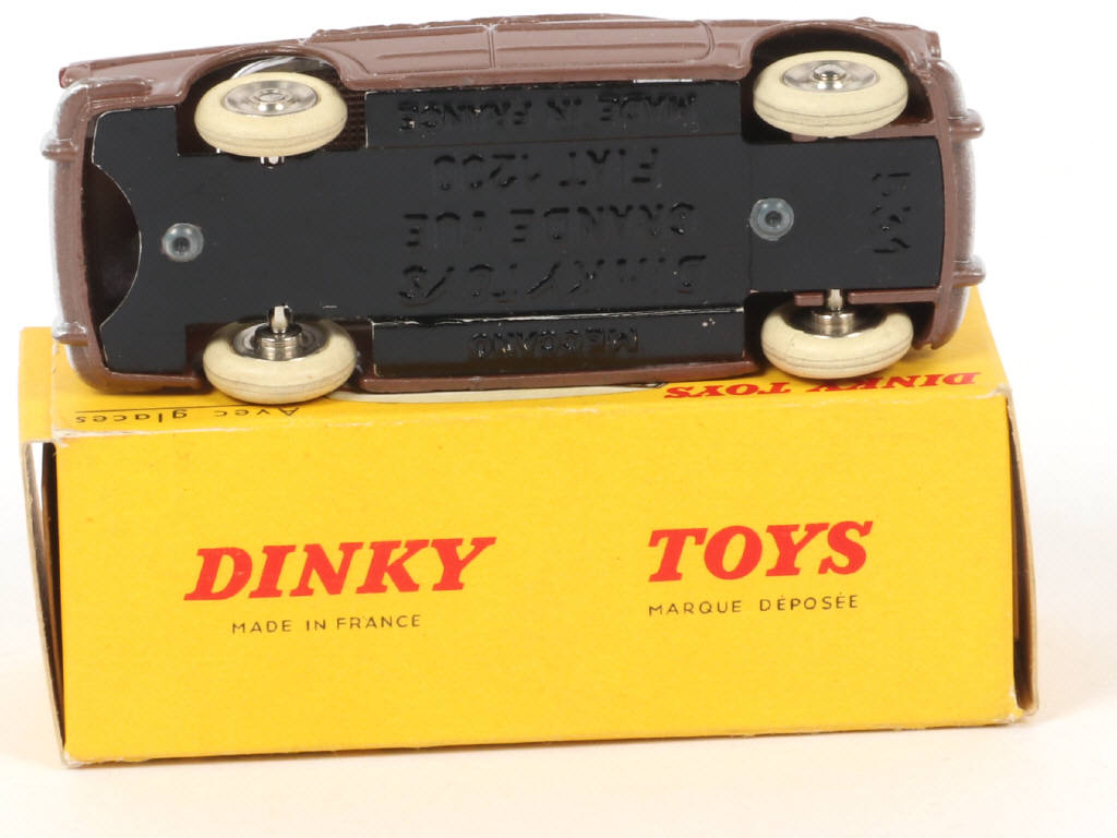 Lot 284 - DINKY TOYS (FRANCE) (1)
