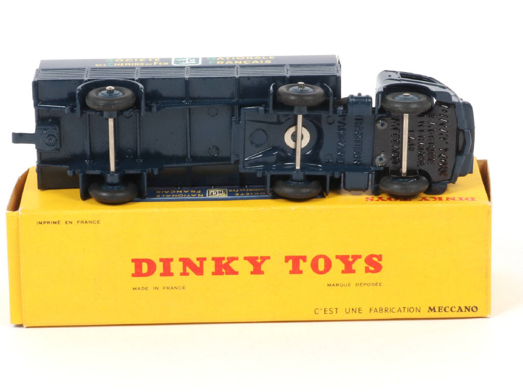 Lot 339 - DINKY TOYS (FRANCE) (1)