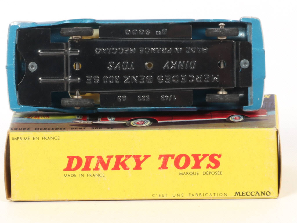 Lot 294 - DINKY TOYS (FRANCE) (1)