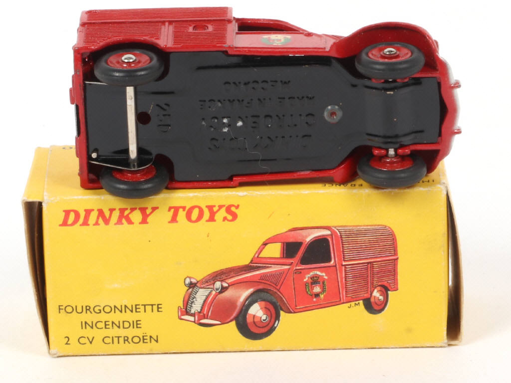 Lot 213 - DINKY TOYS (FRANCE) (1)