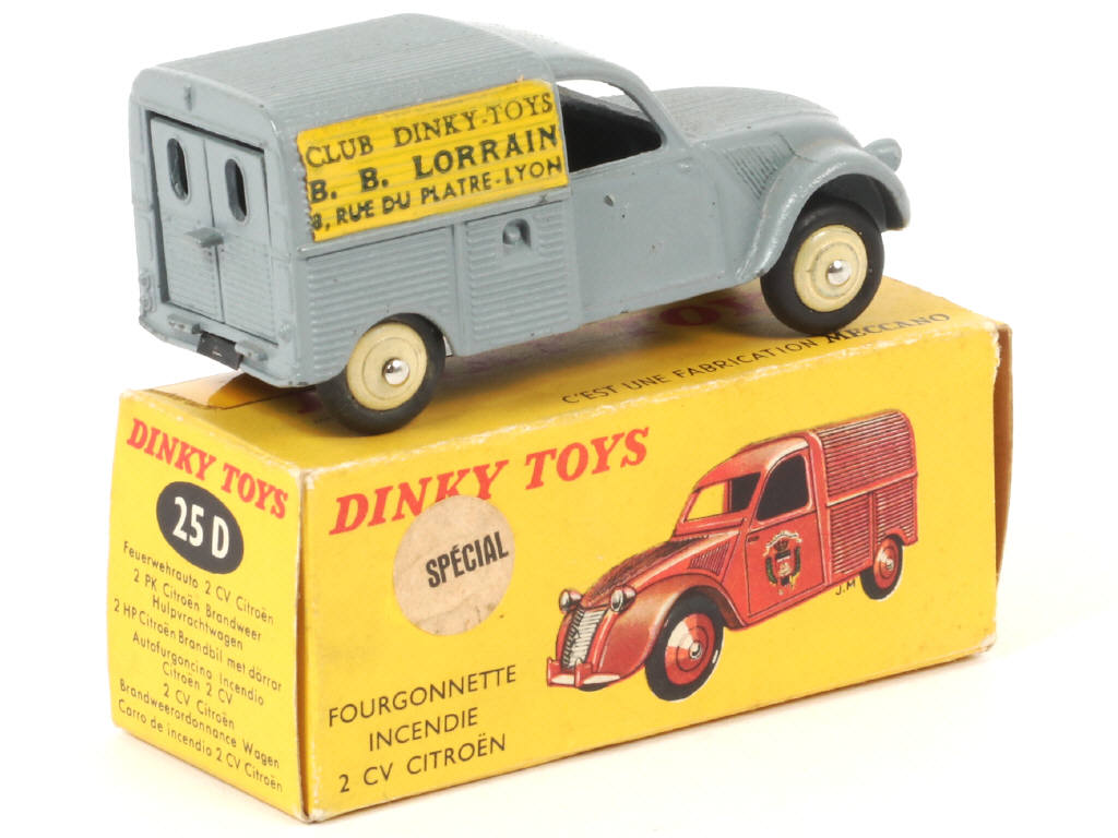Lot 215 - DINKY TOYS (FRANCE) (1)
