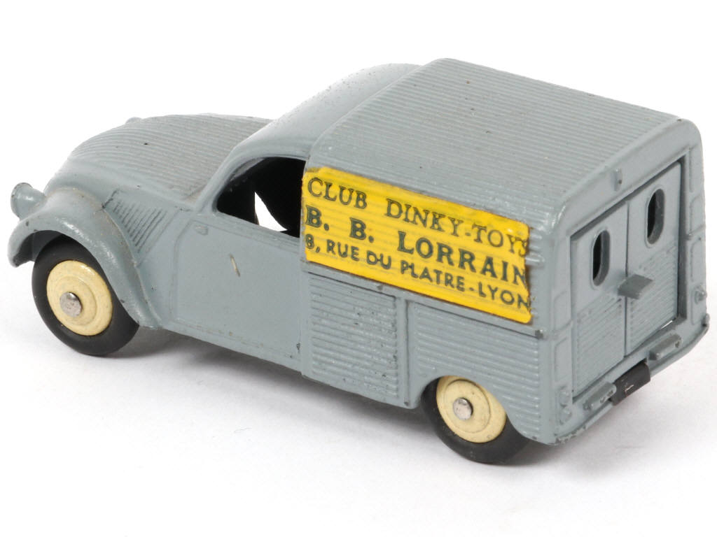 Lot 215 - DINKY TOYS (FRANCE) (1)