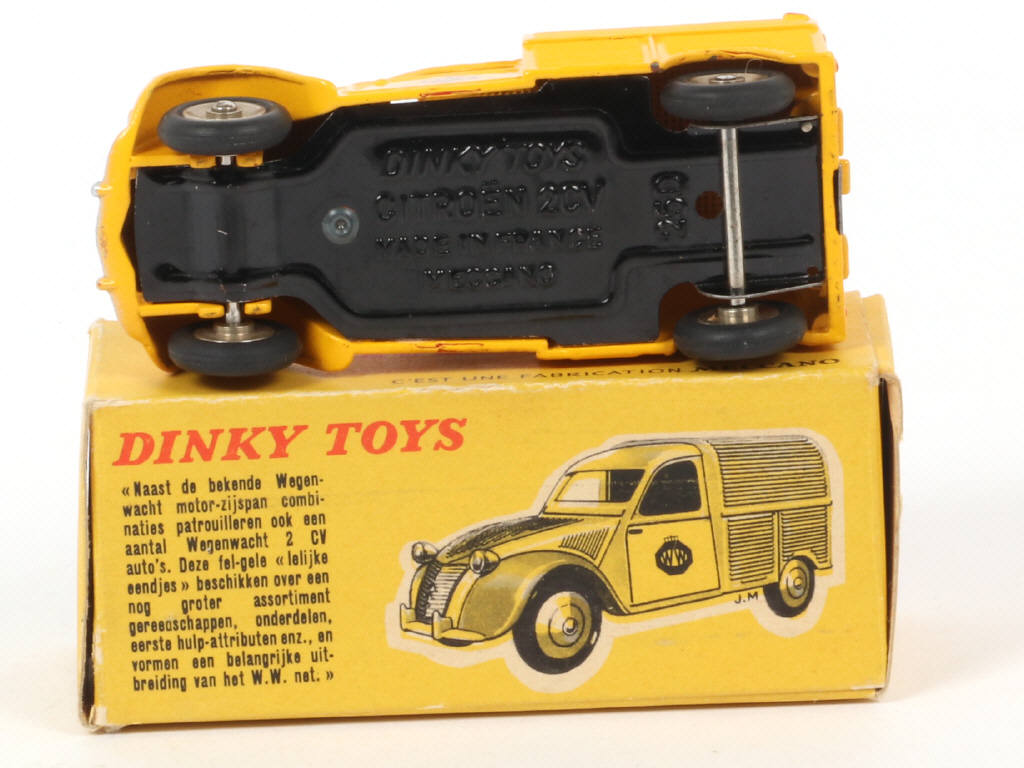 Lot 212 - DINKY TOYS (FRANCE) (1)