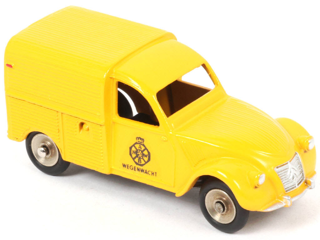 Lot 212 - DINKY TOYS (FRANCE) (1)