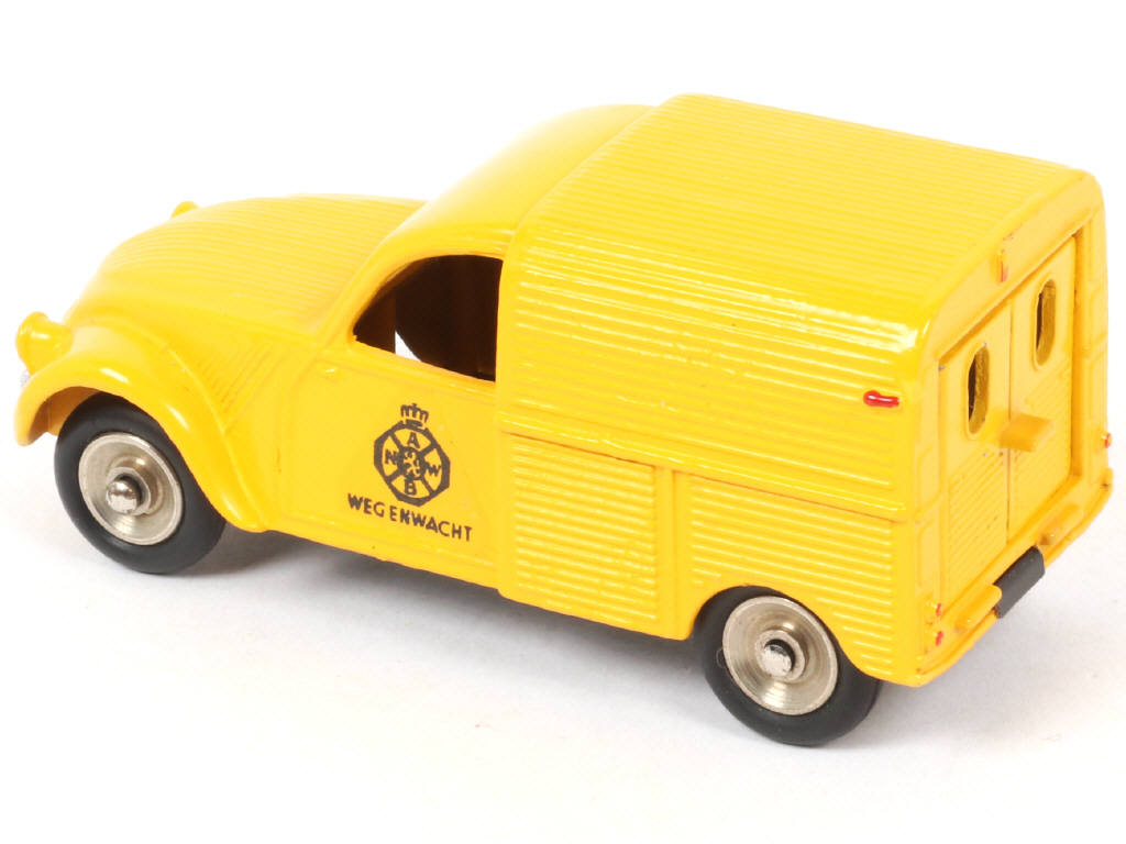 Lot 212 - DINKY TOYS (FRANCE) (1)