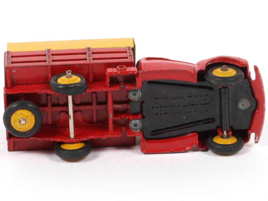 Lot 313 - DINKY TOYS (FRANCE) (1)