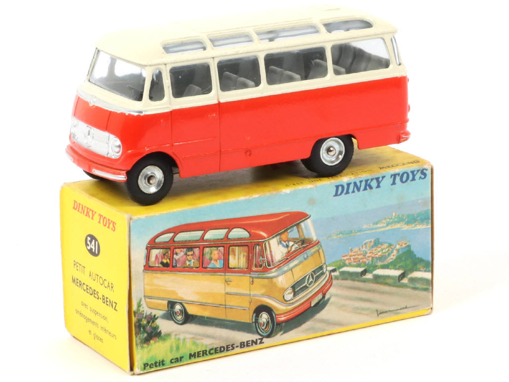 Lot 337 - DINKY TOYS (FRANCE) (1)