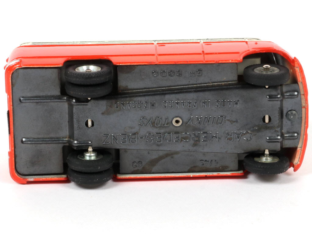 Lot 337 - DINKY TOYS (FRANCE) (1)