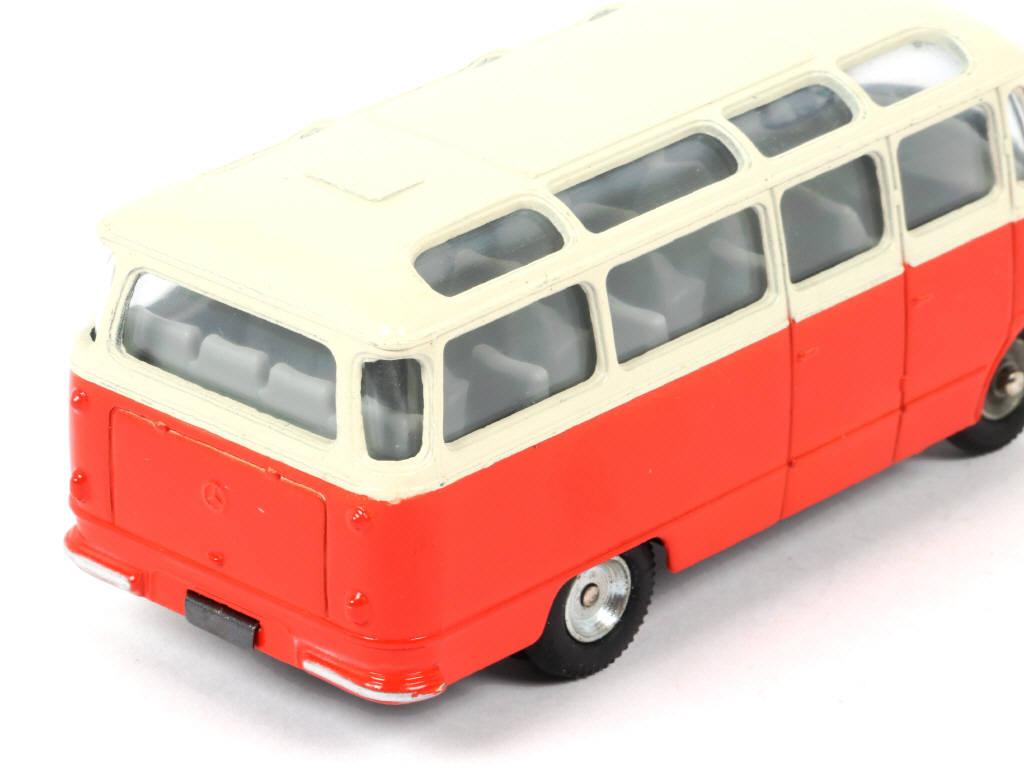 Lot 337 - DINKY TOYS (FRANCE) (1)