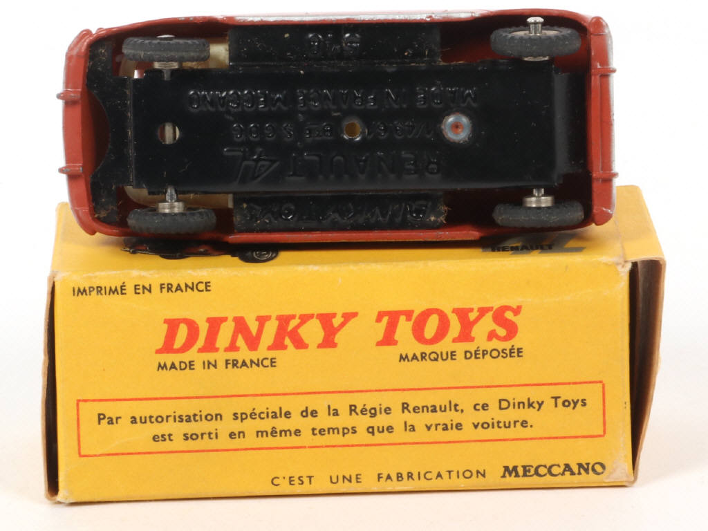 Lot 238 - DINKY TOYS (FRANCE) (1)