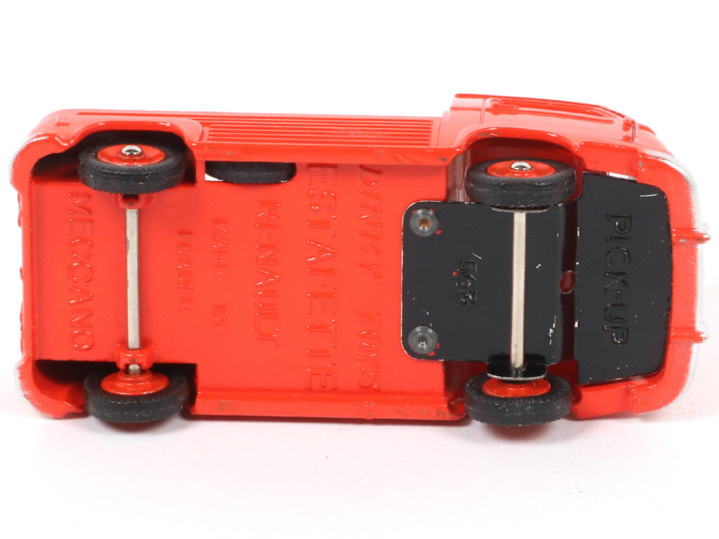 Lot 330 - DINKY TOYS (FRANCE) (1)