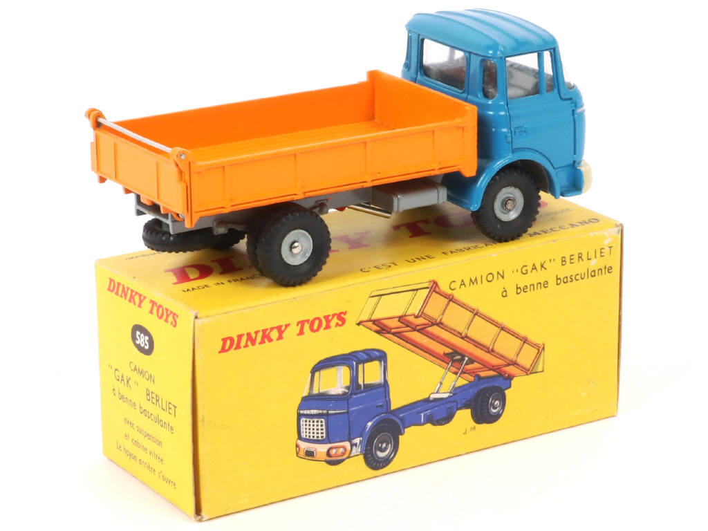 Lot 350 - DINKY TOYS (FRANCE) (1)