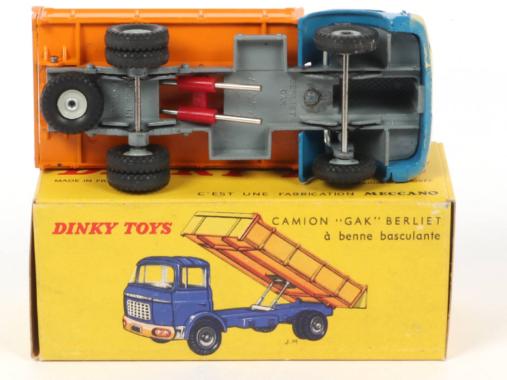 Lot 350 - DINKY TOYS (FRANCE) (1)