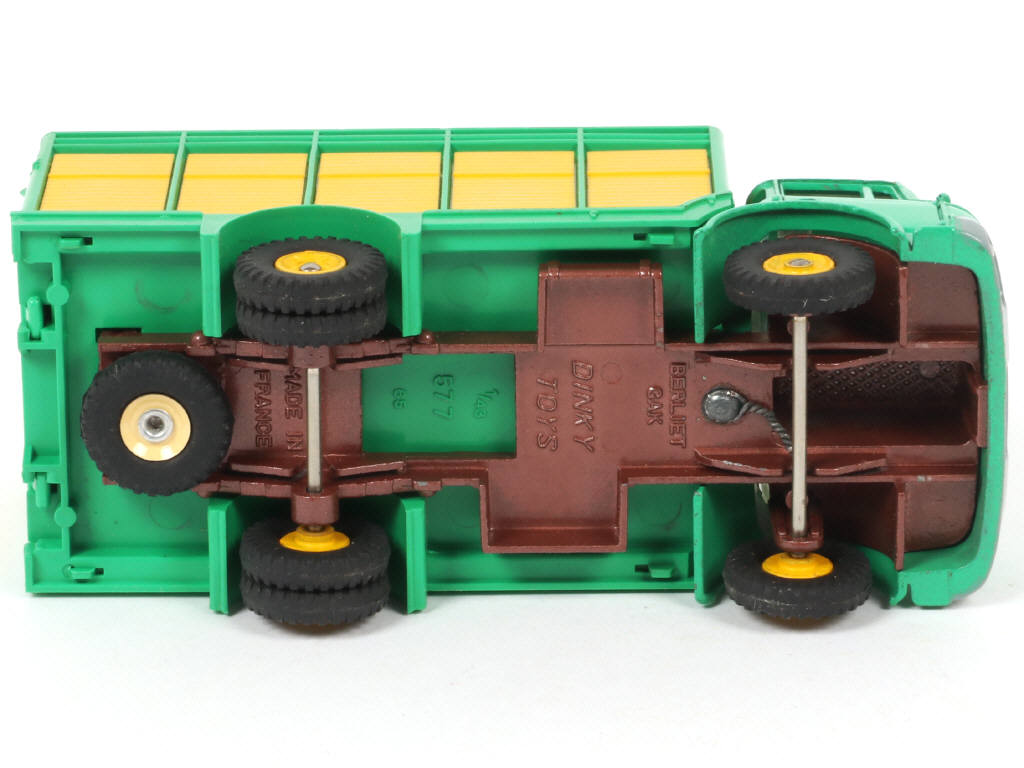 Lot 348 - DINKY TOYS (FRANCE) (1)