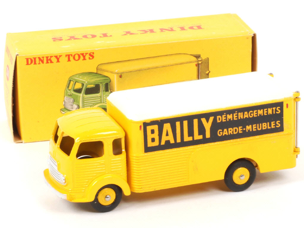 Lot 343 - DINKY TOYS (FRANCE) (1)